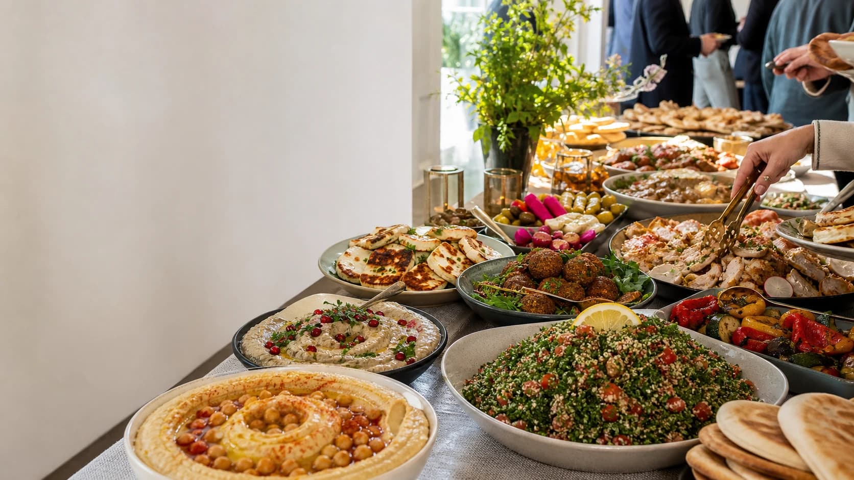 En generös palestinsk meze-buffé uppdukad för event